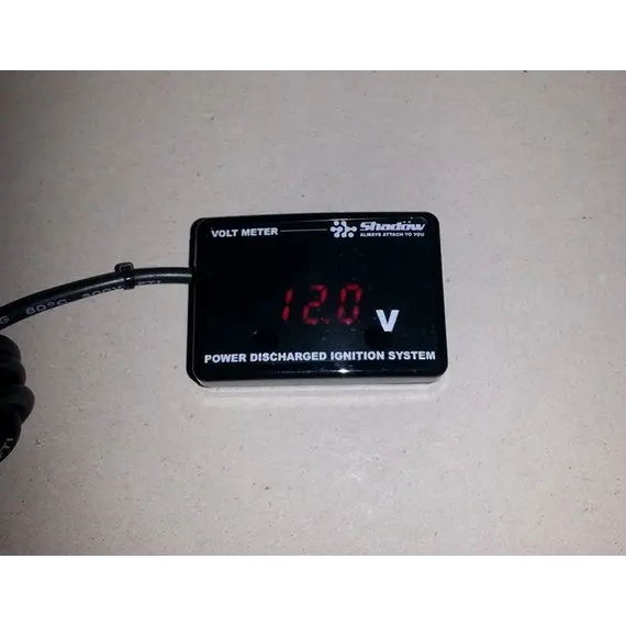 Ψηφιακό βολτόμετρο με σύνδεση στον αναπτήρα