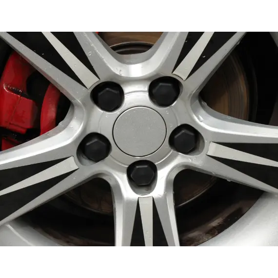 Μαυρα μπουλονια